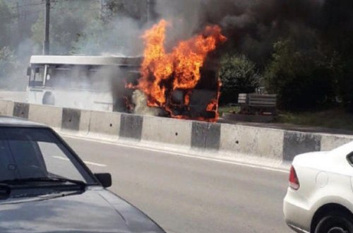 İranda azərbaycanlıları ziyarətə aparan avtobus yandı