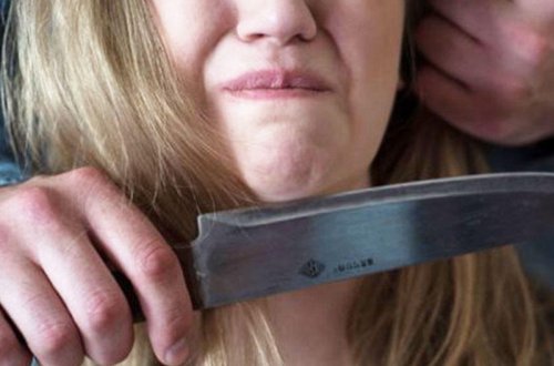 Ər bıçaqlayır, qayınata baltalayır, qayın boğur...