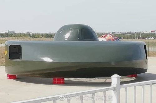 Çin hərbi uçan boşqab nümayiş etdirdi - FOTO