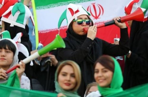İranda qadın azarkeşlər stadiona buraxıldı və 14:0 - FOTO