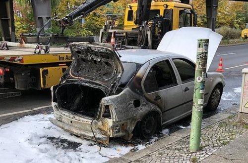 Almaniyada Türkiyə səfirliyinin maşınına od vuruldu - FOTO