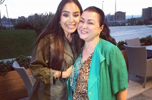 Leyla Əliyeva Firəngiz Mütəllimova ilə parkda - Foto