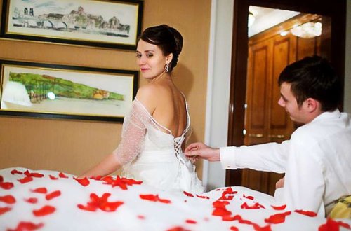 Toy gecəsi bəy və gəlinin başına oyun açdılar: Biabırçı görüntülər - VİDEO