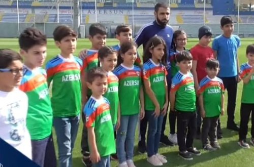 Aprel şəhidlərinin övladları “Qarabağ”ın futbolçuları ilə oynadı, nahar etdi - VİDEO