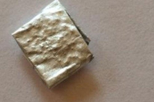 Həbsdə yatan həyat yoldaşına sovqat gətirdi, içərisindən narkotik çıxdı - FOTO