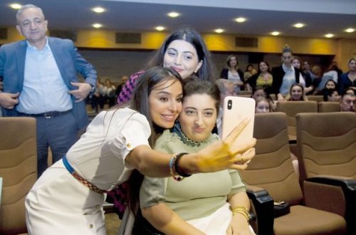 Leyla Əliyeva Andrey Dementiyevin xatirəsinə həsr edilmiş filmin təqdimatında - FOTO