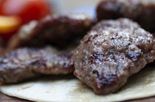 Məşhur restoran müştərilərinə eşşək əti yedizdirirmiş