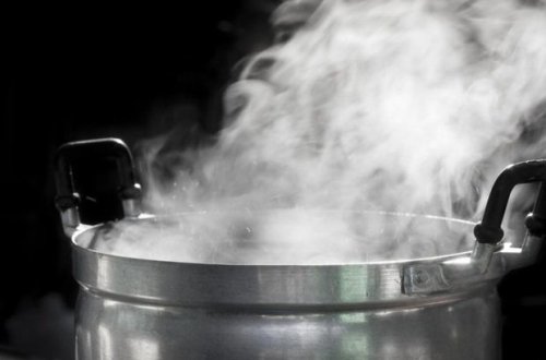 Azərbaycanda uşaq qaynar suda yandı