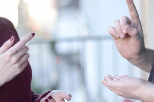 В Азербайджане язык жестов для лиц с нарушениями речи и слуха будет официально признан языком общения