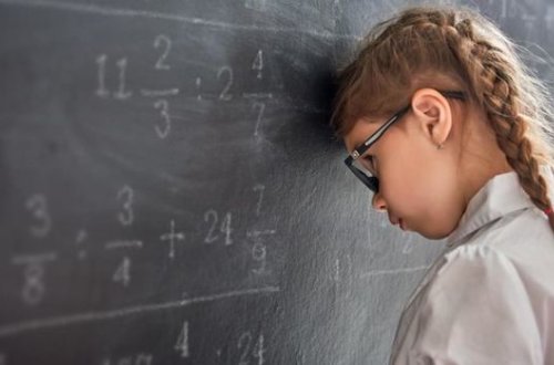 Министр: Четыре тысячи школьников остались на второй год