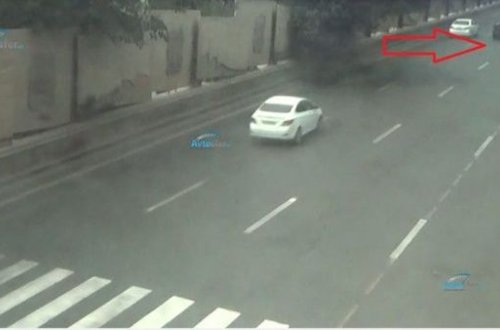 Bakıda ağır qəza: Yolda xarab olan maşına arxadan çırpıldı - ANBAAN VİDEO