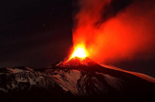 Etna vulkanı püskürdü
