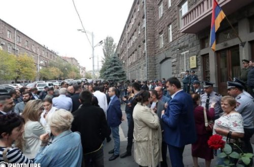 Ermənistanda bu günə qədər olmamış hadisə baş verdi - Qırmızı xətt keçildi