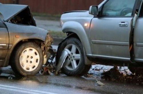 Bakıda ağır qəza: ata və oğlu yaralandı