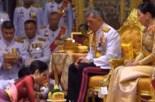 Məşuqəsi krala xəyanət etdi - FOTO