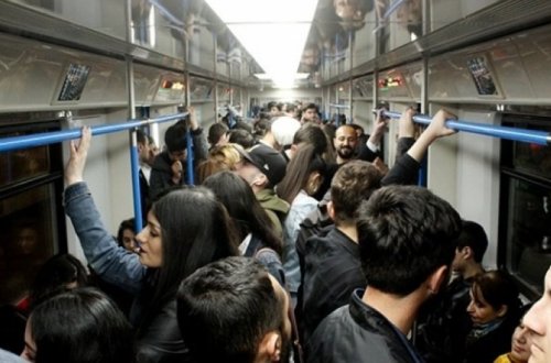 В бакинском метро возникли проблемы с поездом - ОБНОВЛЕНО