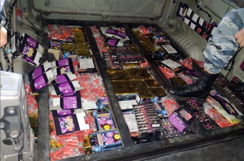 Avtomobildə xeyli miqdarda pirotexniki vasitələr aşkarlandı