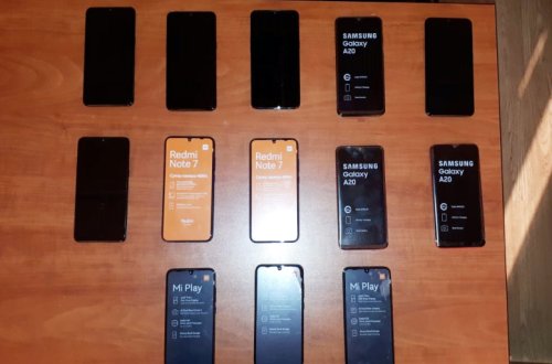 Mobil telefonları gizlədərək keçirmək istədi