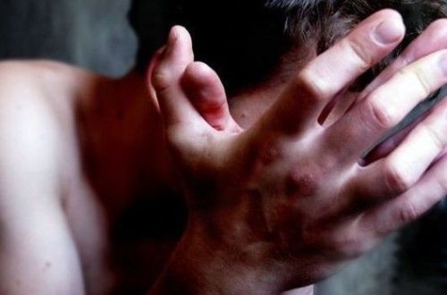 Bakıda ana qızları ilə birləşib keçmiş ərini və oğlunu döydü