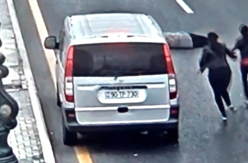 Bakıda yolu keçən 3 qızı maşın belə vurdu - VİDEO