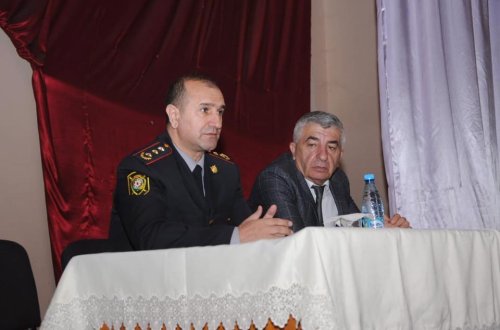 Ağdaşda polis gənclərlə görüşüb, onların suallarını cavablandırıb