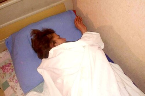 Azərbaycanda bacısı tərəfindən döyülən qadın: 