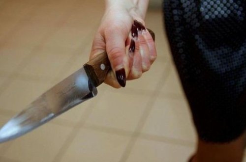 Женщина зарезала мужчину, соблазнившего ее дочь