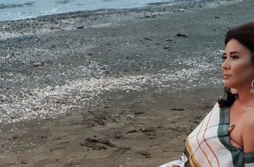 Müğənni Elnarə soyuq havada DƏNİZƏ GİRDİ - FOTO