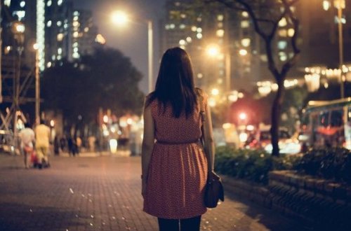 Bakıda 19 yaşlı qız itkin düşüb