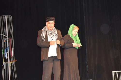 “Dəli yığıncağı” tamaşası Tbilisidə