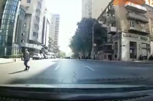 Bakıda pişikdən bəzi insanlara örnək olacaq hərəkət - VİDEO