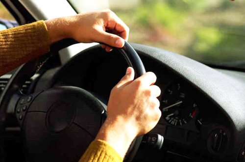 Yol hərəkətini pozduğu üçün saxlanıldı, oğru çıxdı