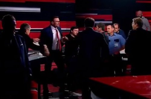 Ukraynalı politoloqlar Rusiya telekanalında əlbəyaxa oldu - VİDEO