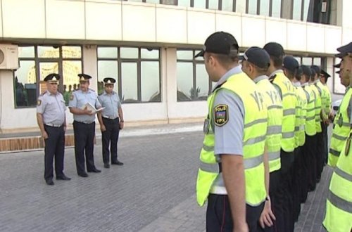 Xanım müğənni yol polislərinə aid mahnı oxudu