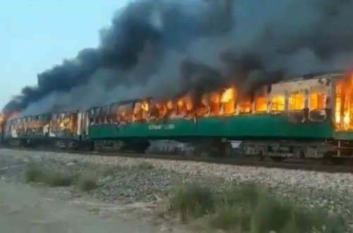 В Пакистане при пожаре в поезде погибли 62 человека