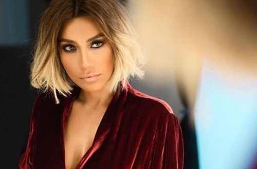 Xalq artisti Röya avtomobilin üstündə oynadı - FOTO