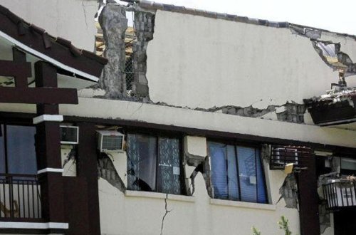 Filippində zəlzələ: prezidentin evində də çatlar yarandı