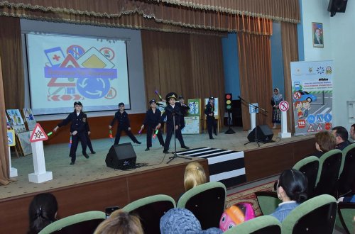 Baş Dövlət Yol Polisi İdarəsinin əməkdaşları Sumqayıtda maarifləndirmə tədbiri keçirib