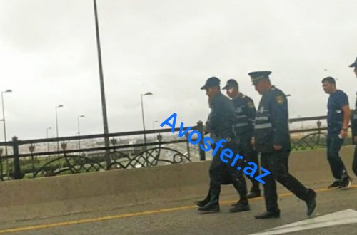 Polislər Bakıda intihar etmək istəyən qadını belə xilas etdi - VİDEO