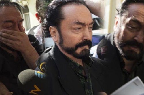 Adnan Oktarın məhkəməsində 3 məşhur müğənninin adı çəkildi