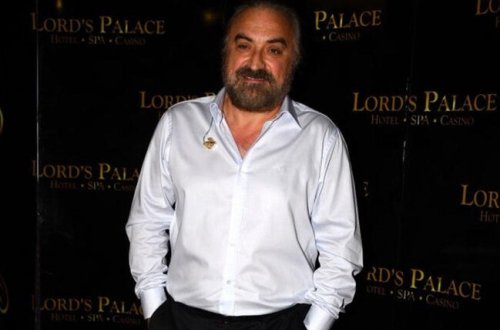 Müğənni anasını biabır etdi: 