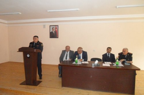 Polis maarifləndirmə tədbirlərini davam etdirir