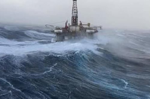 Высота волн на Каспии достигнет 7,5 метра