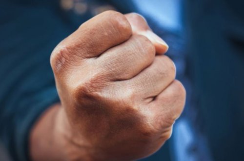 В Геранбое представитель Исполнительной власти избил 50-летнего мужчину