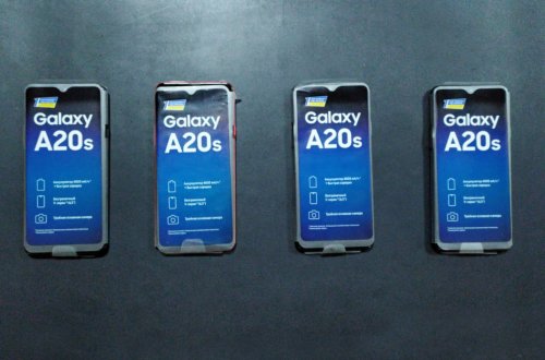 Oturacaqların içərisində 4 ədəd mobil telefon aşkarlandı