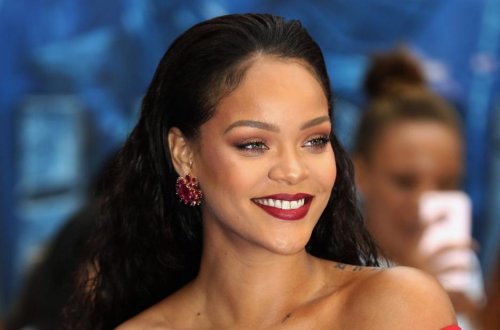 Rihannadan alt paltarında cəsur poz - FOTO