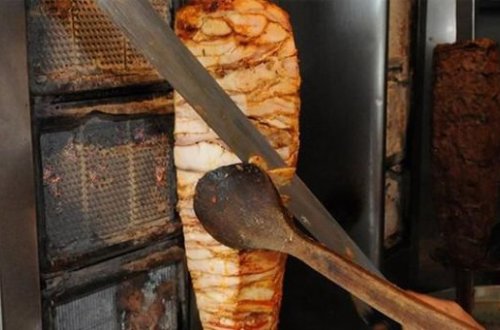 Toyuq dönəri 67 tələbənin zəhərlənməsinə səbəb oldu