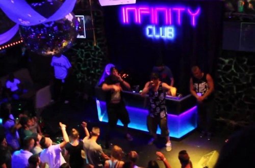 “İnfiniti” gecə klubunda mühafizəçi ərəb turisti döyüb