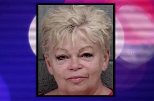 В США арестовали 63-летнюю учительницу, принуждавшую 17-летнего ученика к сексу