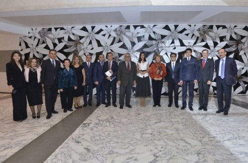 Britaniya Baş nazirinin ticarət elçisi və Azərbaycandakı səfir Muğam Mərkəzini ziyarət etdilər - FOTO
